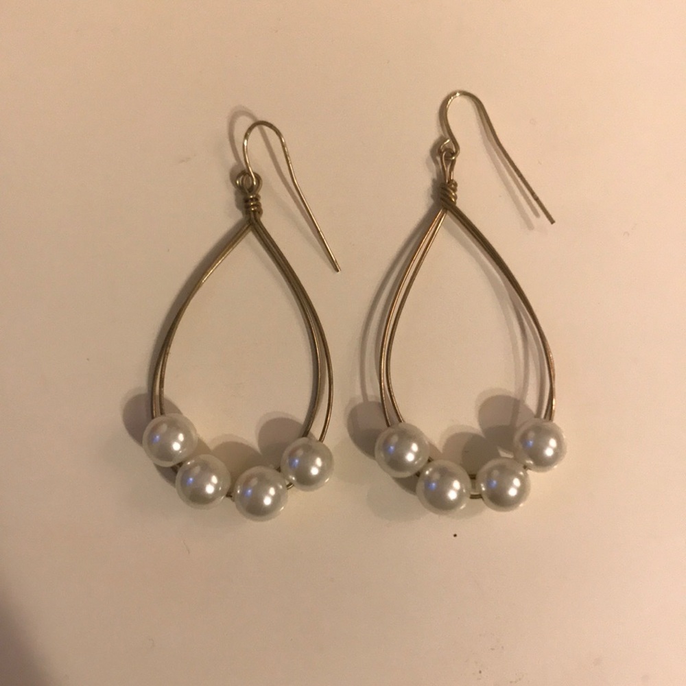 Pearl drop earrings